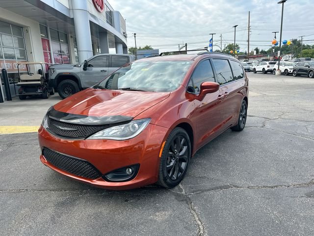 Used 2018 Brown Chrysler Touring Plus image 11