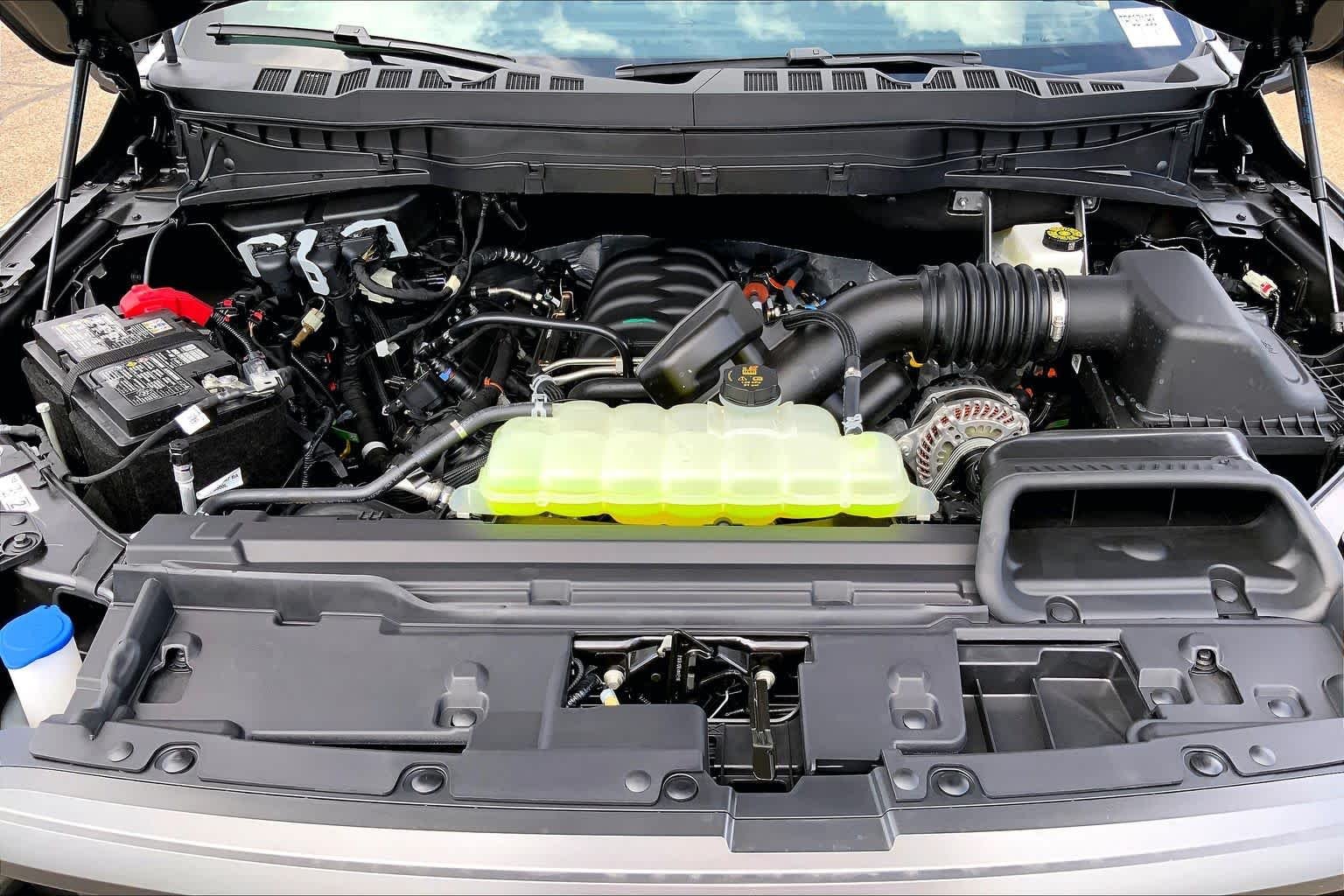 New 2026 Carbonized Gray Metallic Ford Tremor® image 15