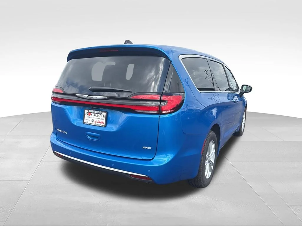 New 2026 Hydro Blue Pearl-Coat Exterior Paint Chrysler Select image 4