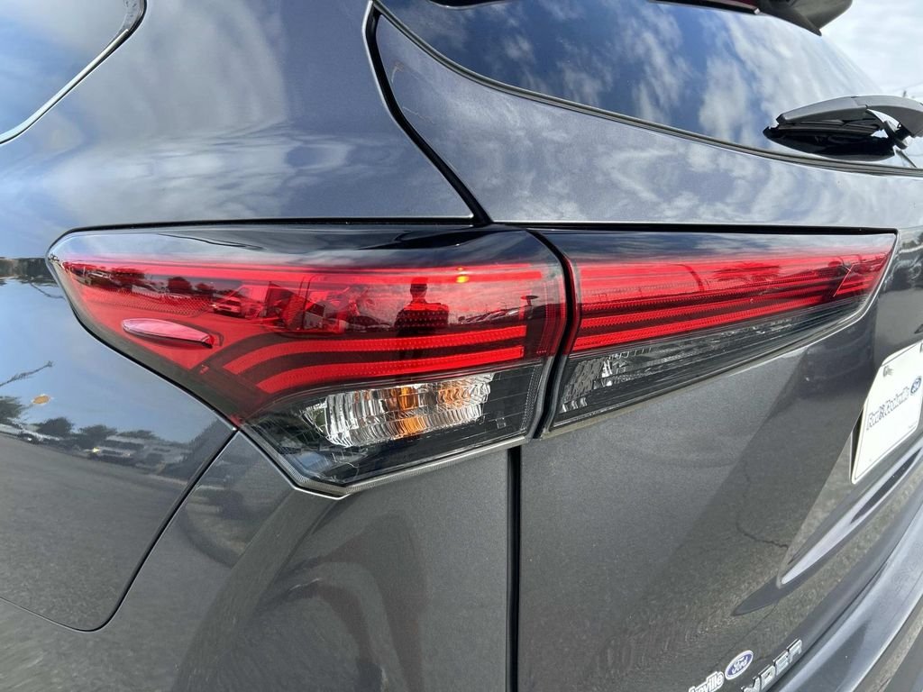 Certified Used 2022 Magnetic Gray Metallic Toyota XLE image 10