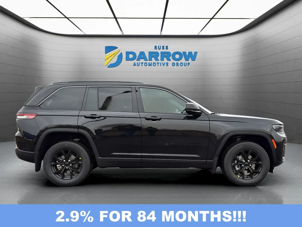 New 2026 Diamond Black Crystal Pearl-Coat Exterior Paint Jeep Altitude image 6