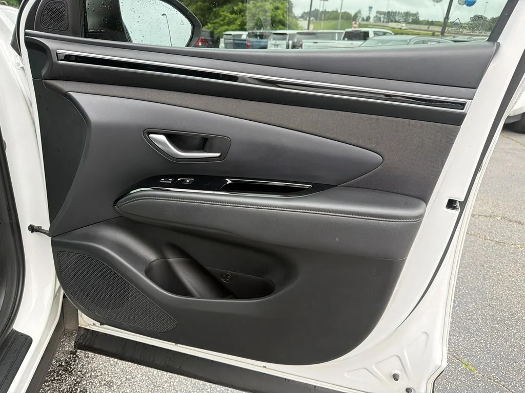 Used 2023 White Hyundai SEL Convenience image 14