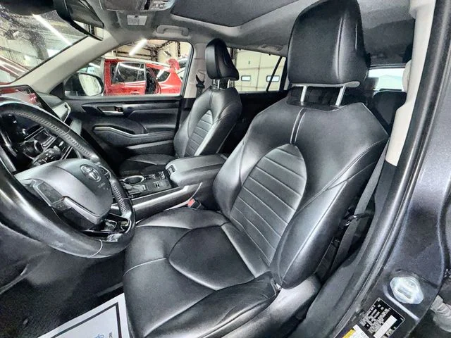 Used 2021 Gray Toyota XLE image 11