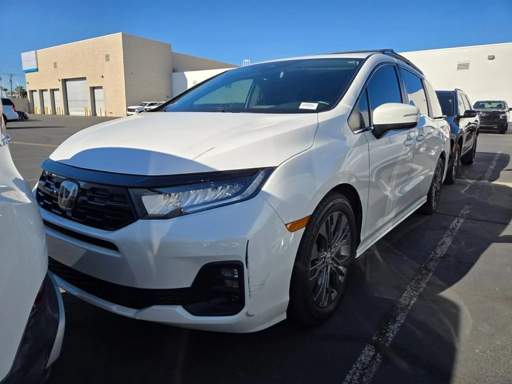Used 2025 White Honda Touring image 4