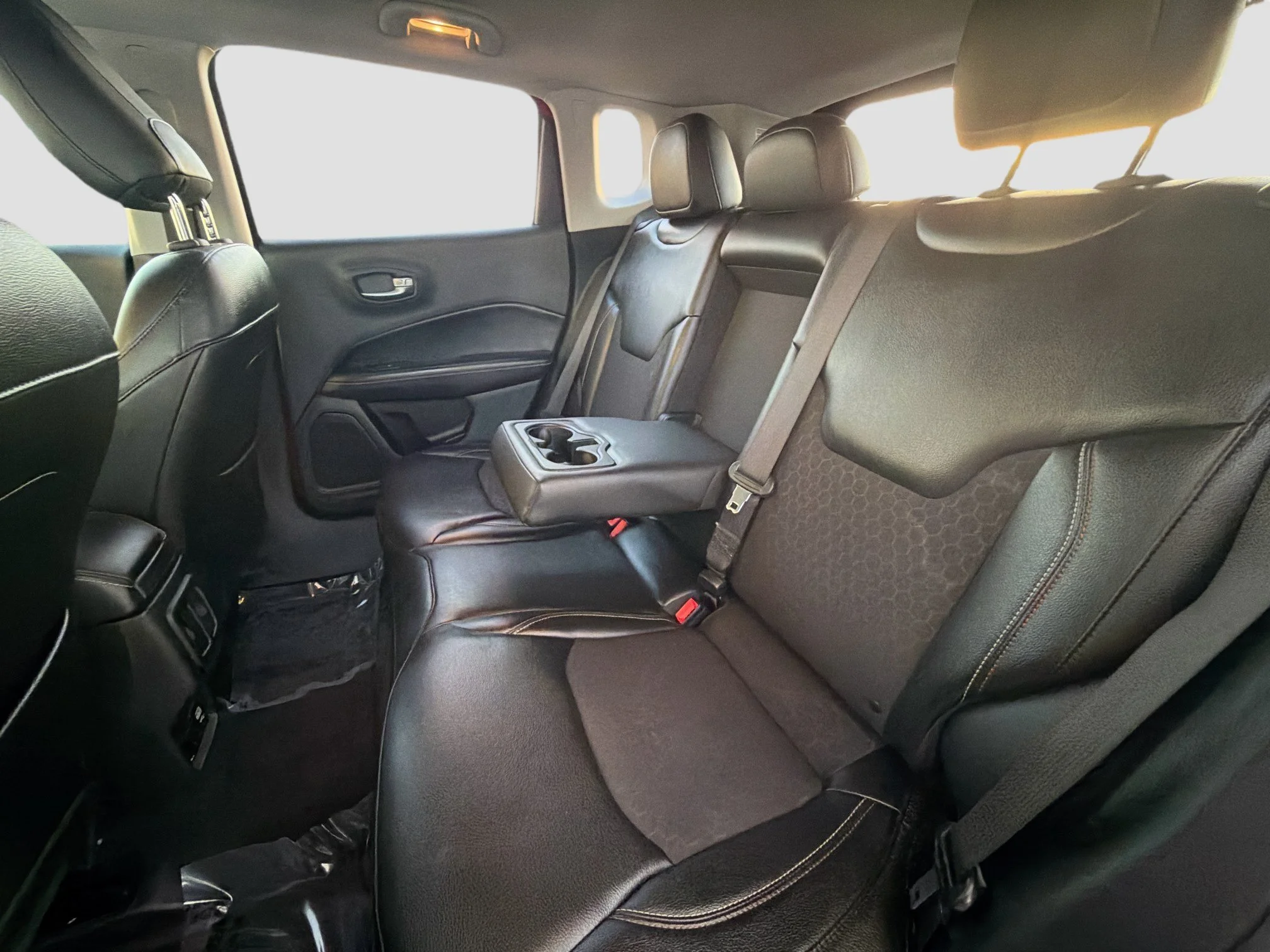 Used 2018 Redline Pearlcoat Jeep Latitude image 20