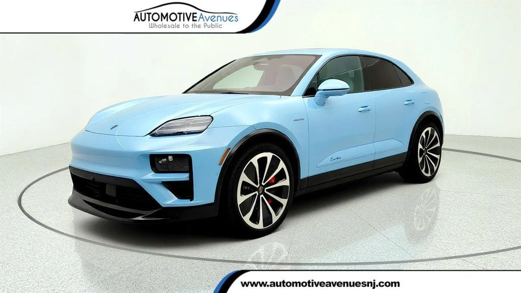2025 Porsche Macan Macan Turbo Electric's photo