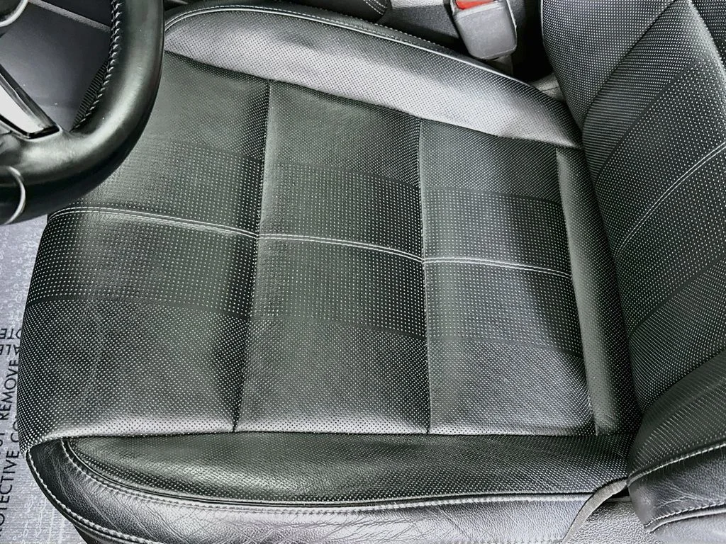 Used 2020 Ebony Black Kia EX image 21