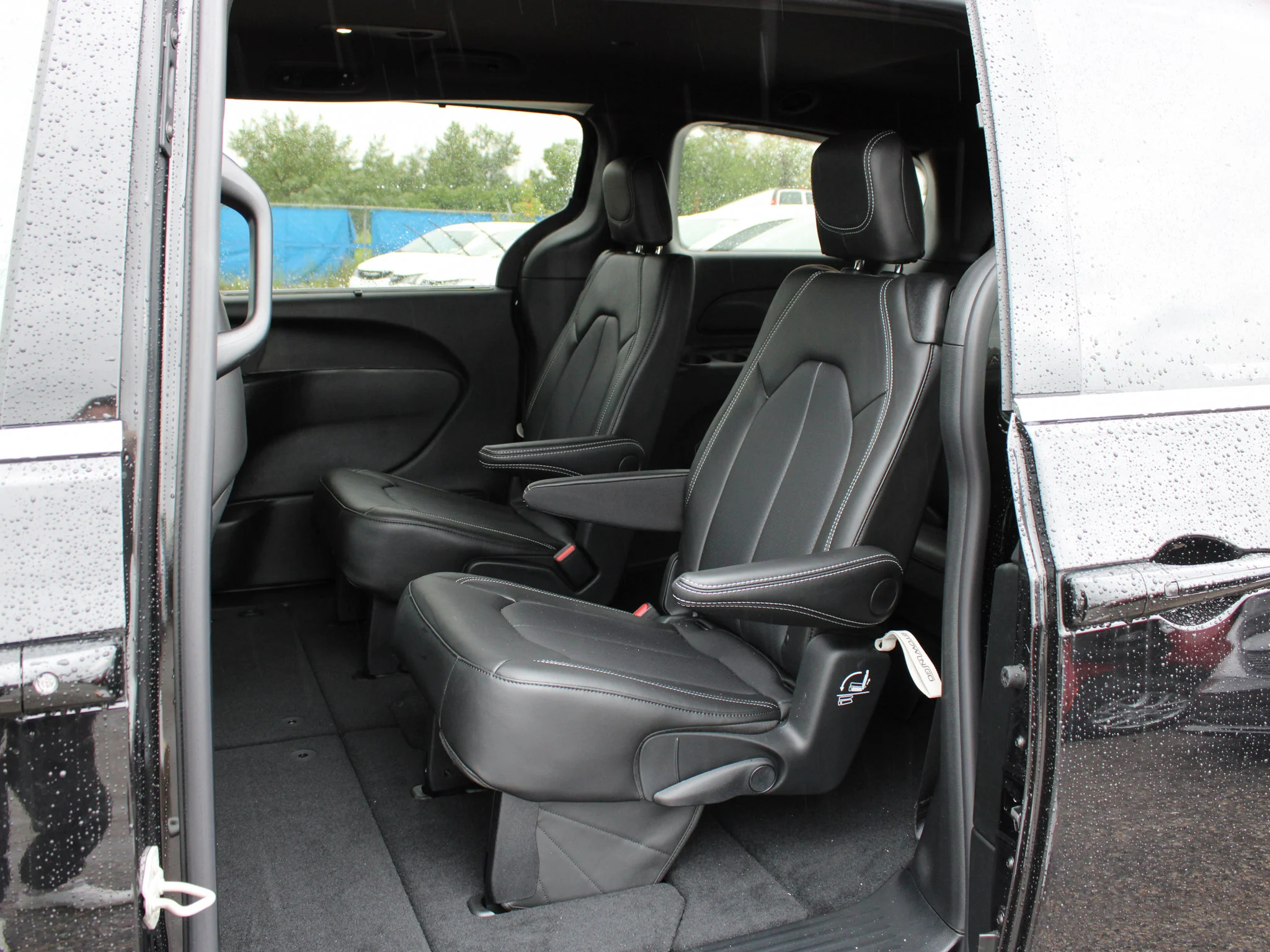 Used 2025 Black Chrysler SXT*, Heated Leather, Remote Start, Apple CarPlay image 9