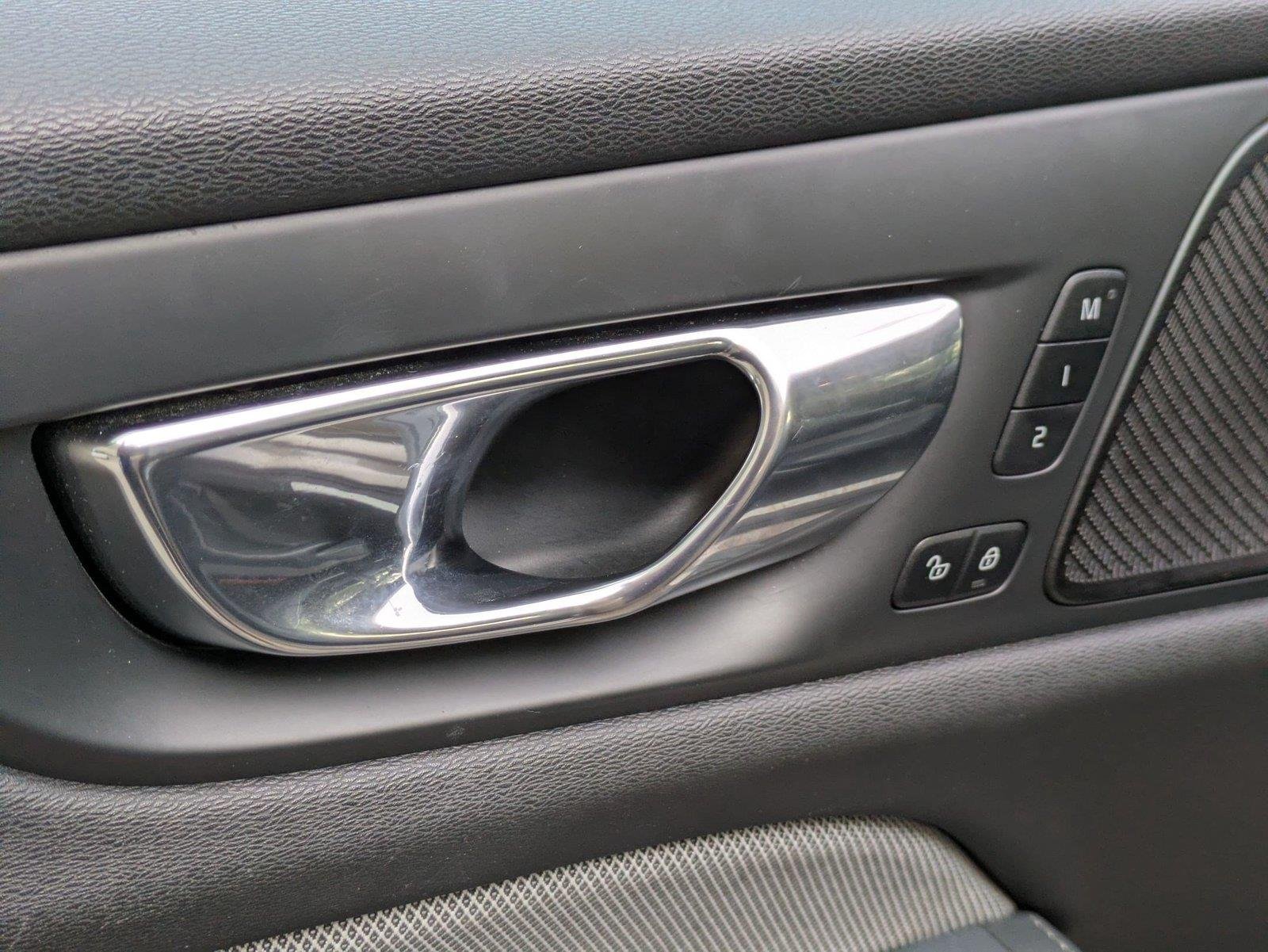 Used 2020 Pebble Grey Metallic Volvo R-Design image 34