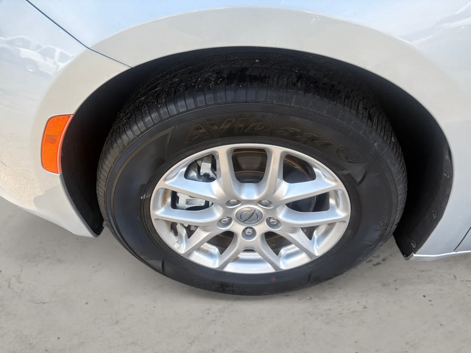 Used 2023 Silver Mist Clearcoat Chrysler LX image 8