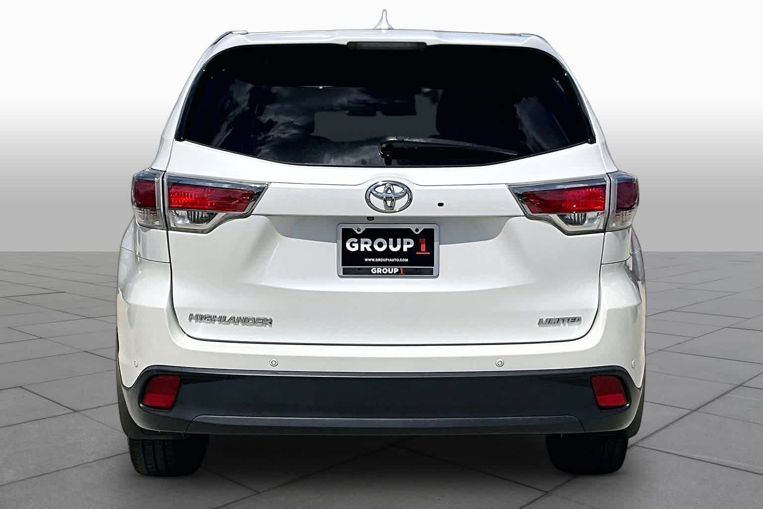 Used 2016 Blizzard Pearl Toyota Limited image 5