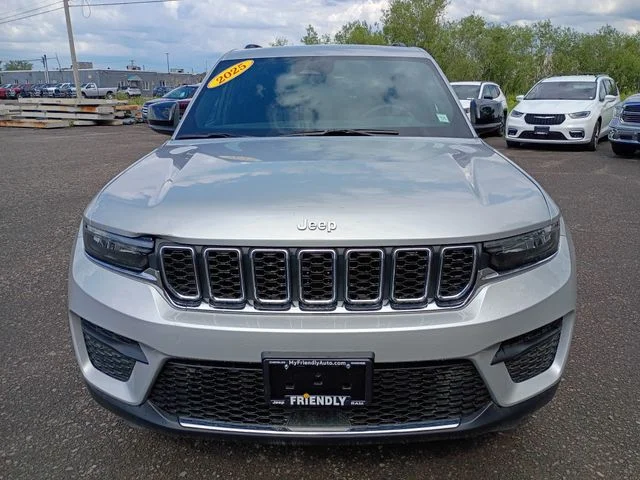 Used 2025 Silver Jeep Laredo X image 2