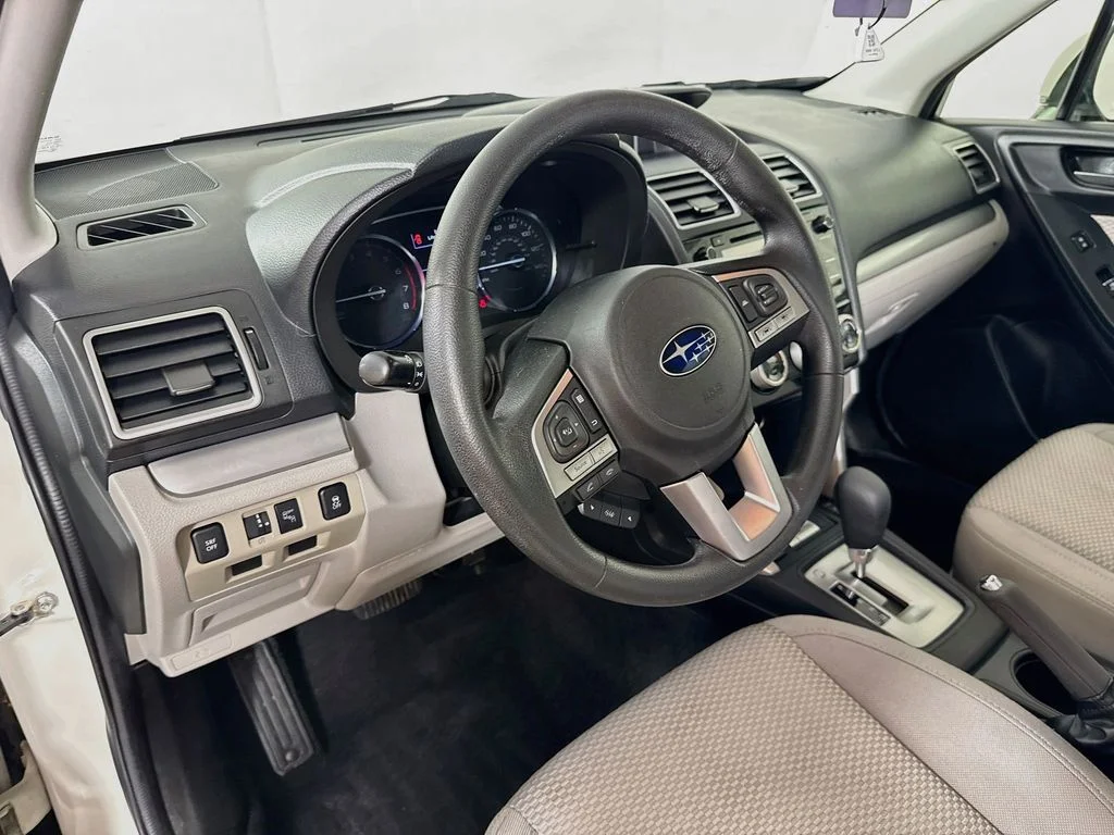 Used 2018 White Subaru 2.5i Premium image 9