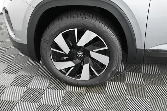 New 2026 Silver Mist Metallic Volkswagen 2.0T SE w/Technology image 26