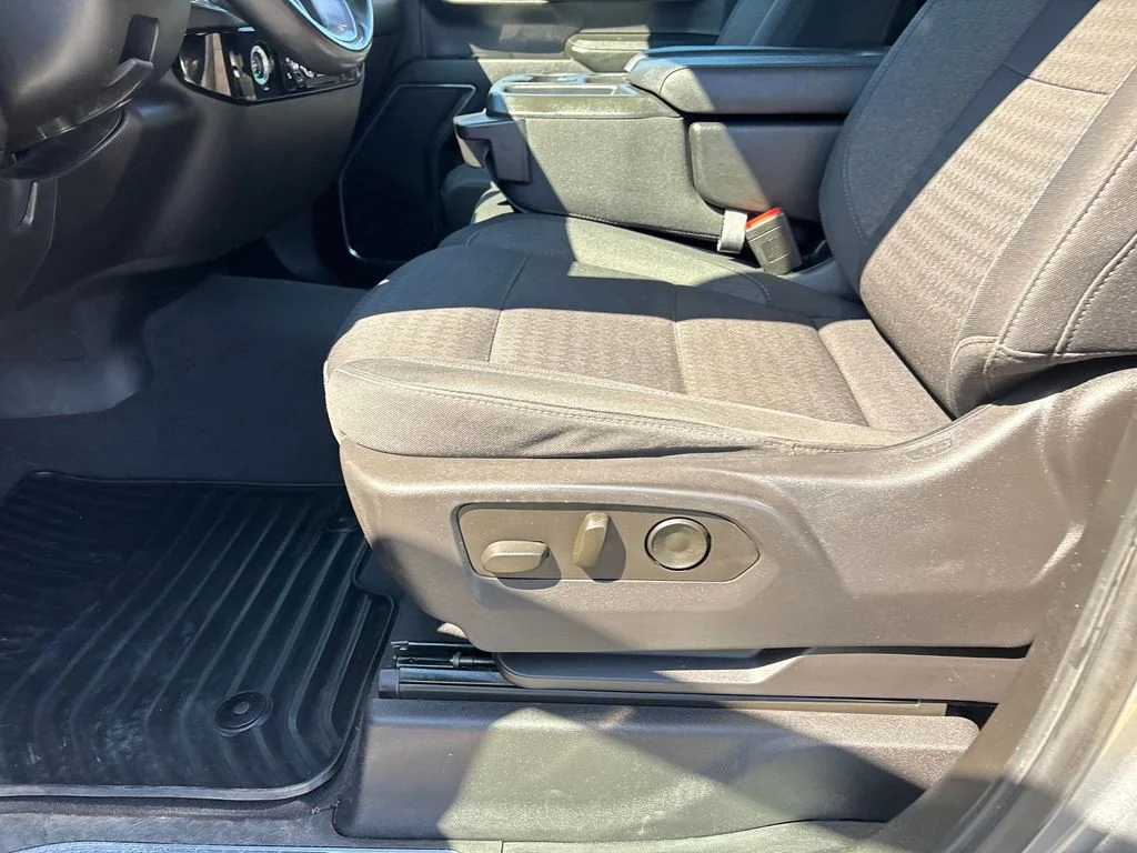 Used 2023 Silver GMC Elevation image 24