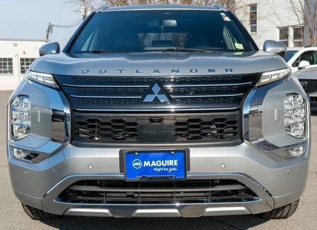 Used 2022 Gray Mitsubishi SEL image 3