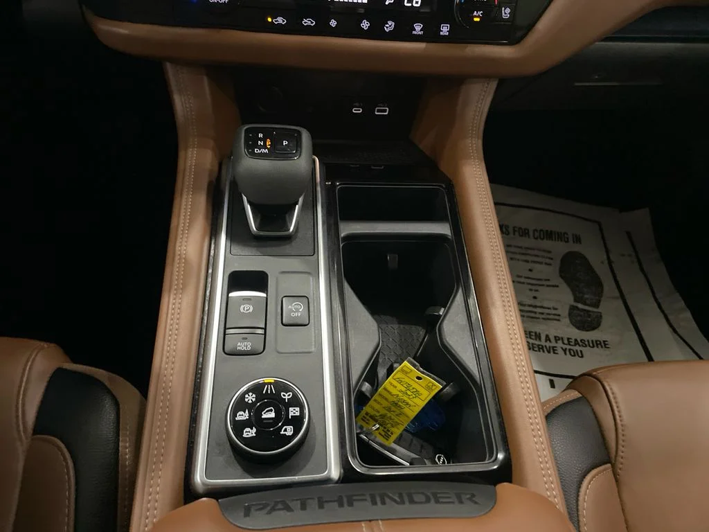 Certified Used 2023 Pearl White Tricoat Nissan Platinum image 23