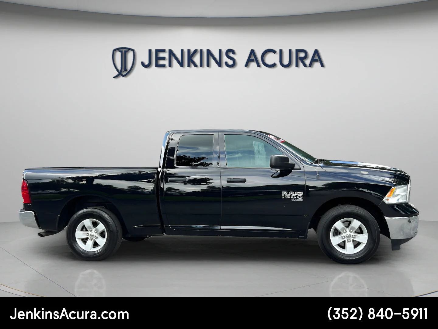 Used 2024 Diamond Black Crystal Pearlcoat Ram SLT image 2