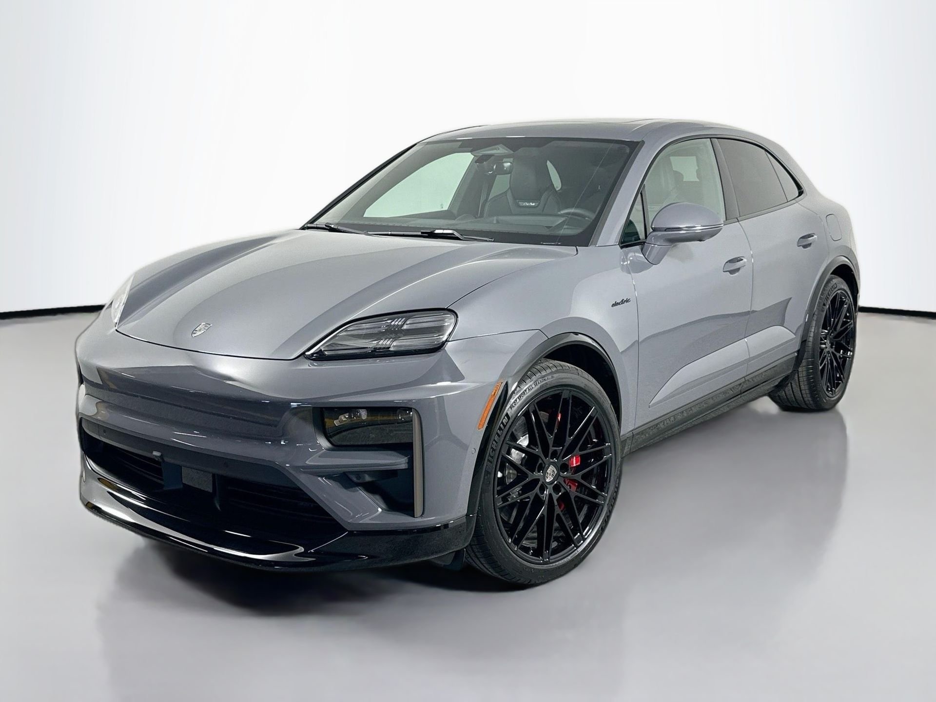 2025 Porsche Macan Macan Turbo Electric's photo