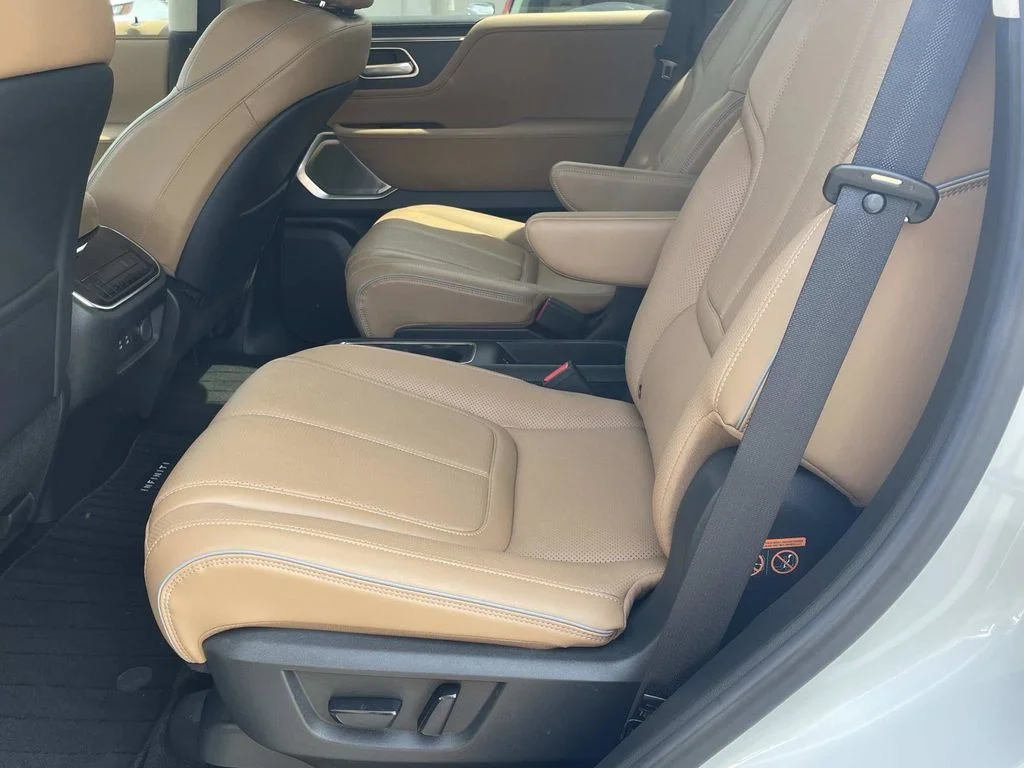 Used 2025 White INFINITI SENSORY image 12