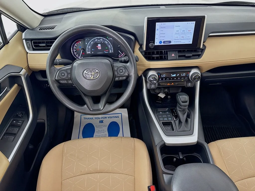 Used 2025  Toyota XLE image 26