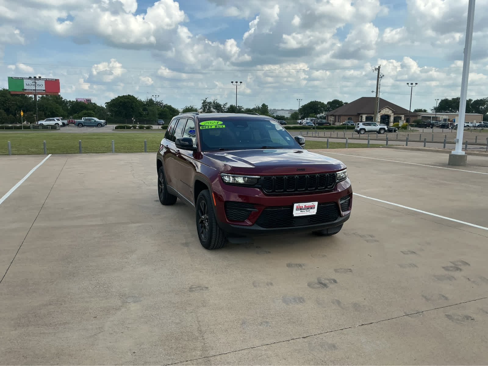 Used 2024 Velvet Red Pearlcoat Jeep Altitude image 4