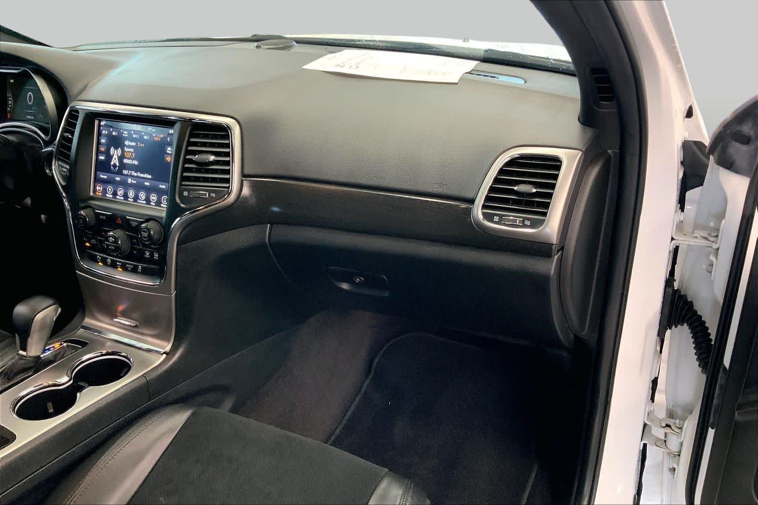 Used 2018 Bright White Clearcoat Jeep Altitude image 17
