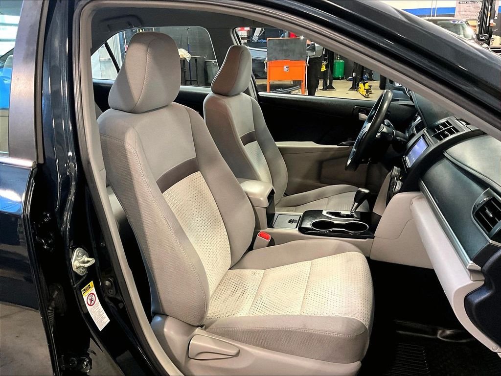 Used 2014 Gray Toyota LE image 11