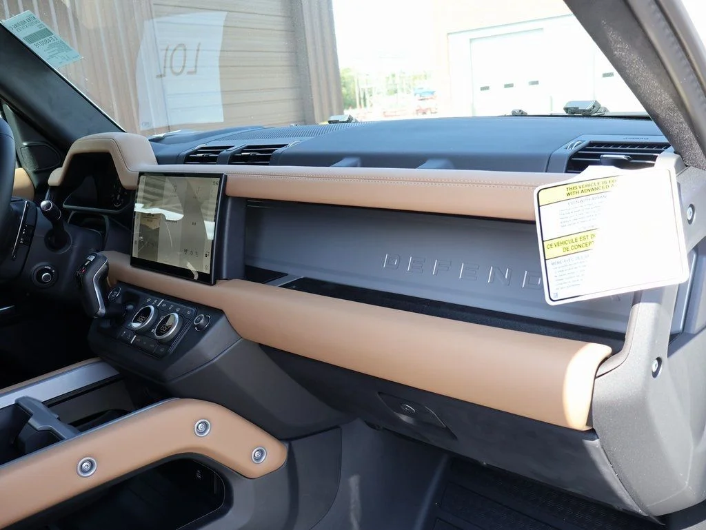 2025 Land Rover Defender V8 - Photo 9