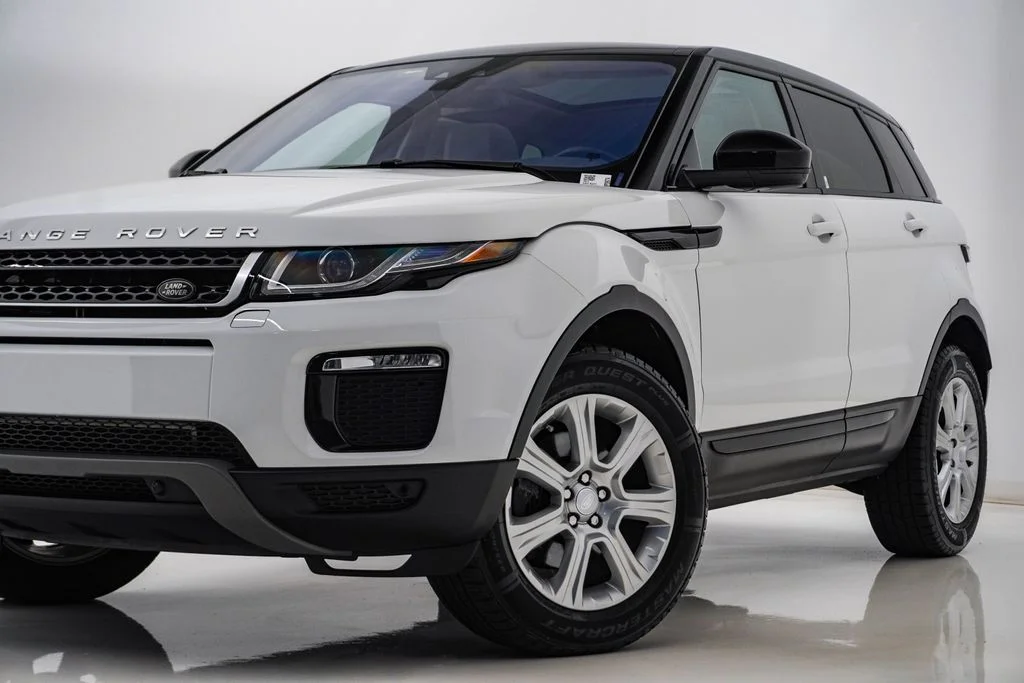 Used 2017 Fuji White Land Rover  image 2