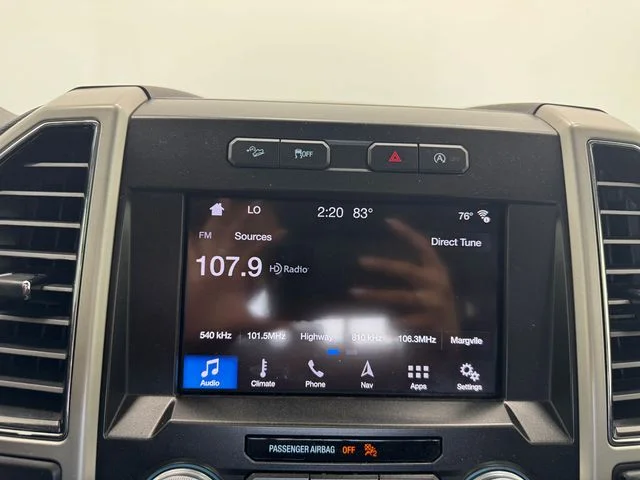 Used 2019 White Platinum Clearcoat Metallic Ford Lariat image 31