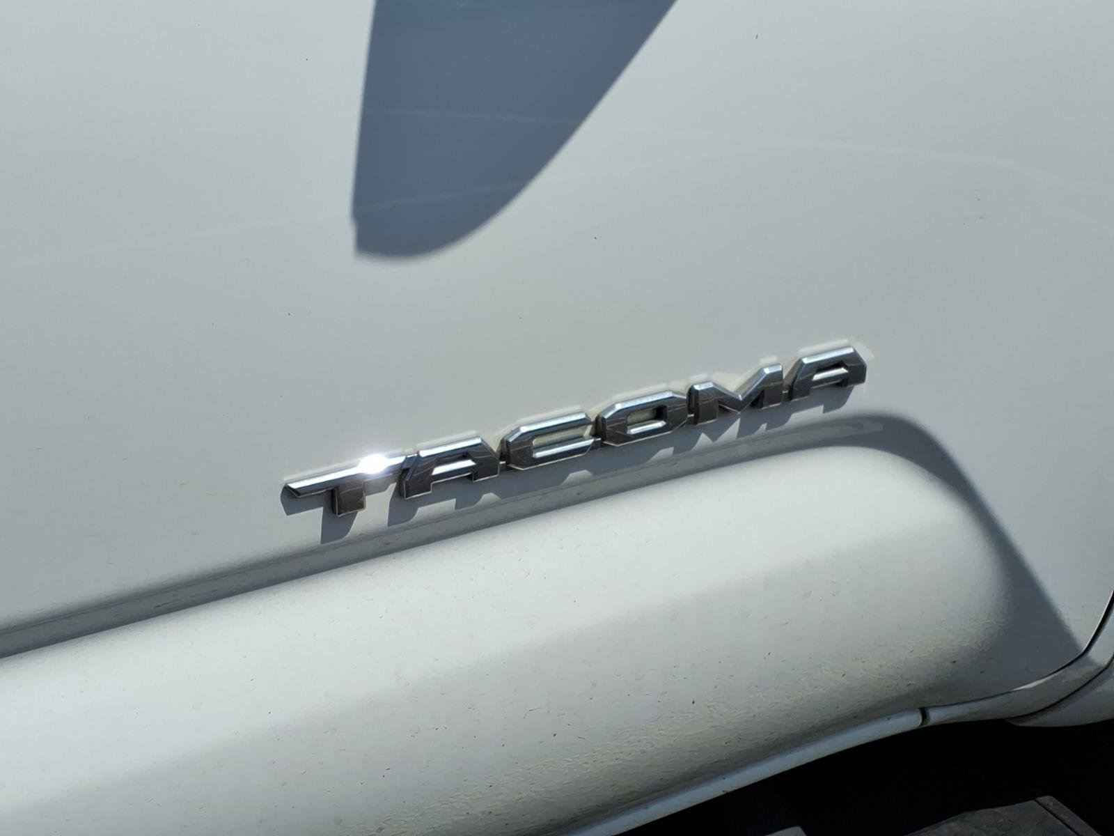 Used 2017  Toyota SR image 5