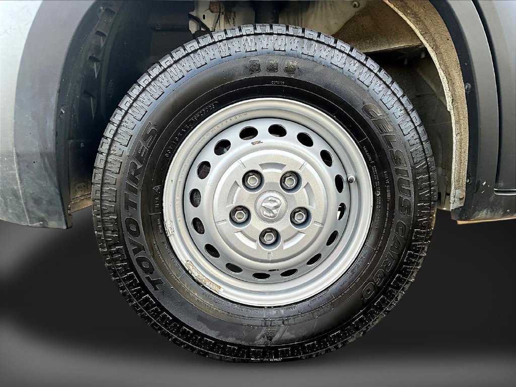 Used 2025 White Ram Base image 32