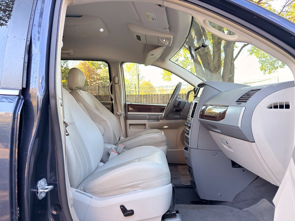 Used 2009 Blue Chrysler Touring image 31