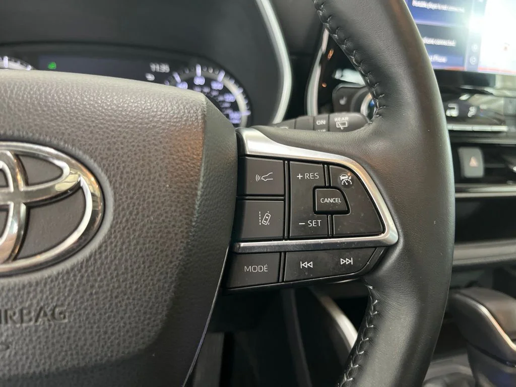 Used 2020 Gray Toyota XLE image 8