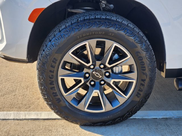 Used 2024 Summit White Chevrolet Z71 image 17