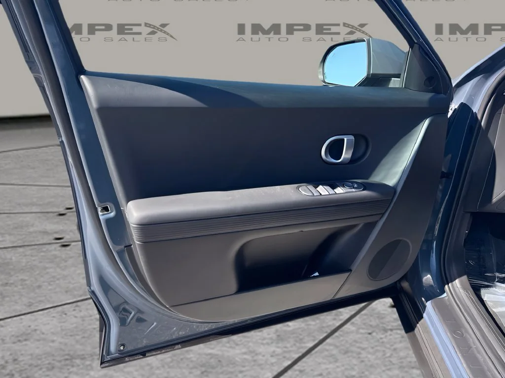 Used 2024 Green Hyundai SE image 21