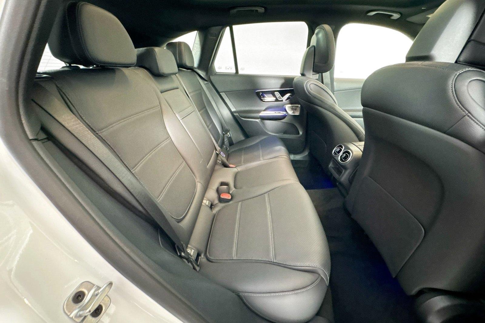 New 2026 Polar White Mercedes-Benz GLC 300 image 25