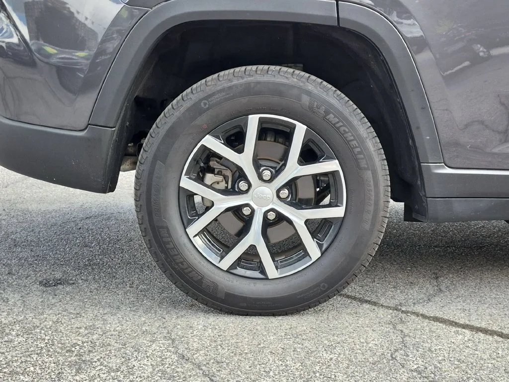 Used 2023 Gray Jeep Limited image 29