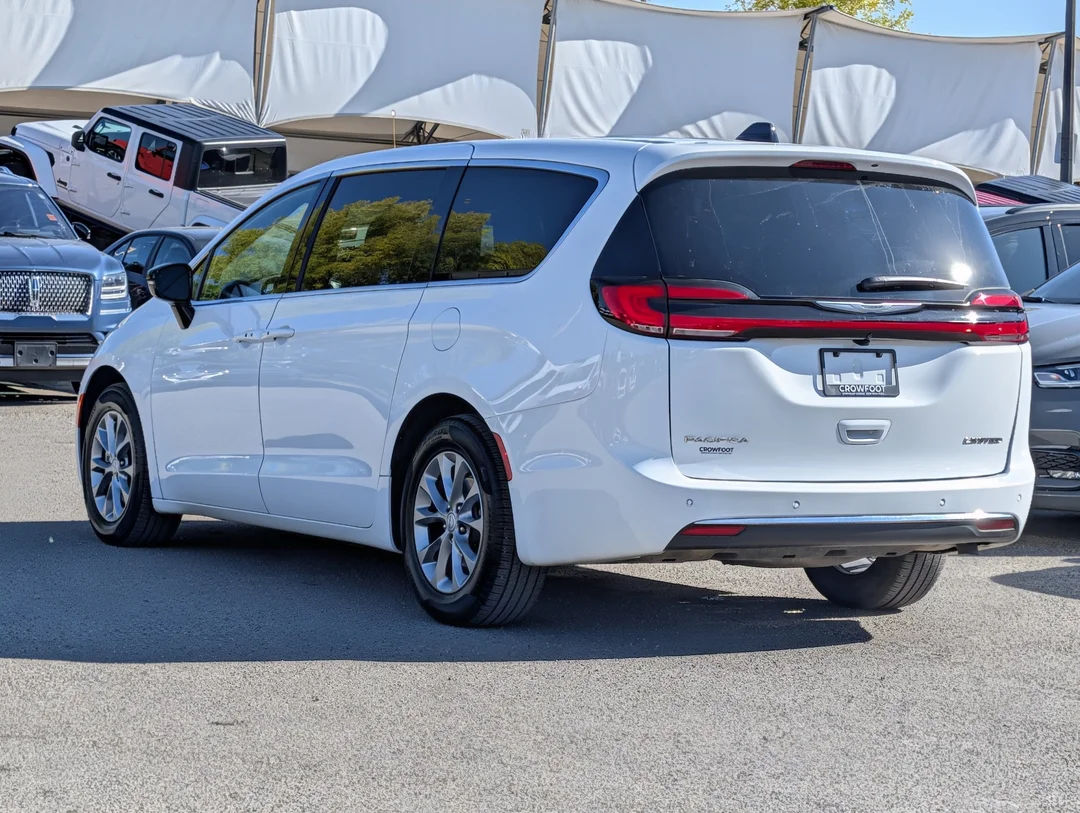 Used 2026 White Chrysler Limited - Nappa Leather - Heated Wheel - Remote Start - Panoramic Sunroof & More image 6