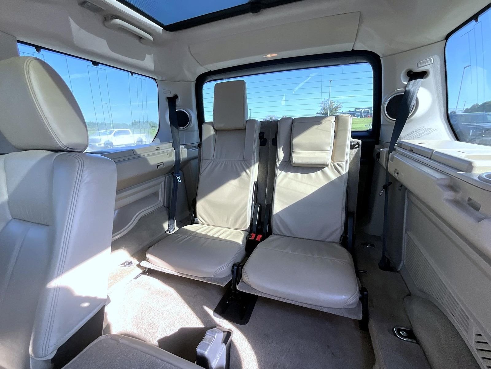 Used 2011 Beige Land Rover V8 image 22