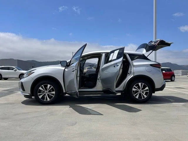 Used 2019 Silver Nissan S image 28