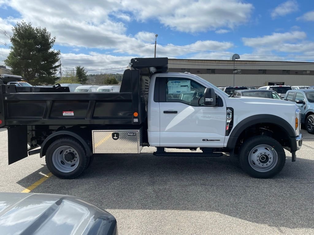 New 2026 Oxford White Ford F-550® XL image 3