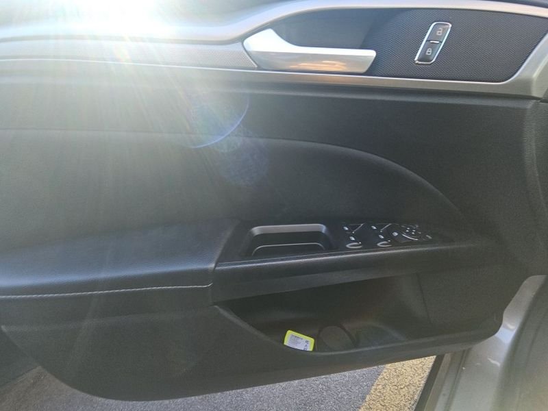 Used 2017 White Gold Ford SE image 15