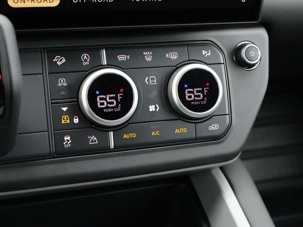 New 2026 Santorini Black Land Rover V8 image 25