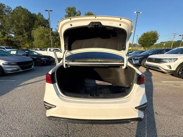 Used 2021 Clear White Kia LXS image 15