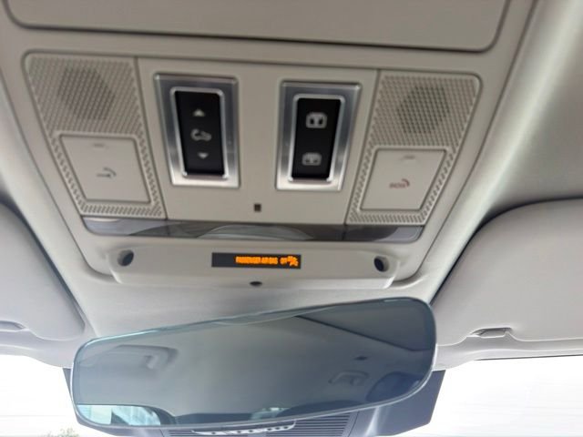 Used 2022 Gray Land Rover X-Dynamic HSE image 17