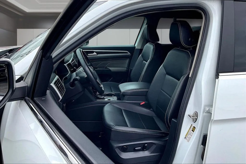 Used 2023 White Volkswagen 3.6L V6 SE w/Technology image 21