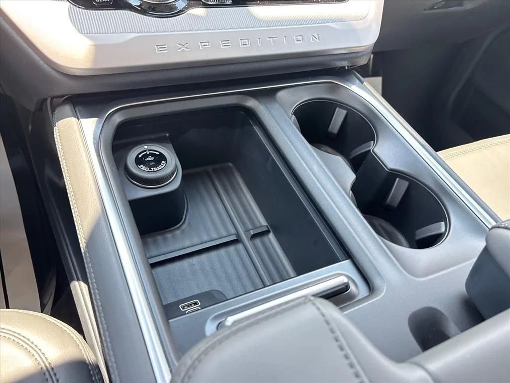 New 2027 Star White Metallic Tri-Coat Ford Active image 34