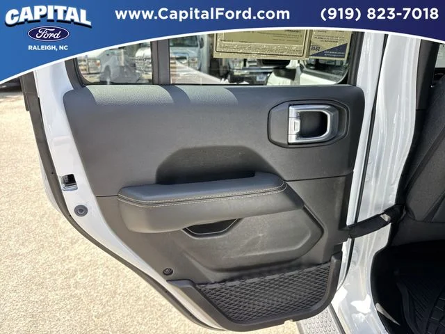 Used 2024 White Jeep Sahara image 17